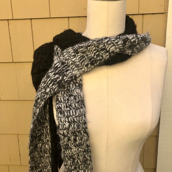 MARLED BLACK & CREAM ALPACA SCARF - Picture 5 of 5